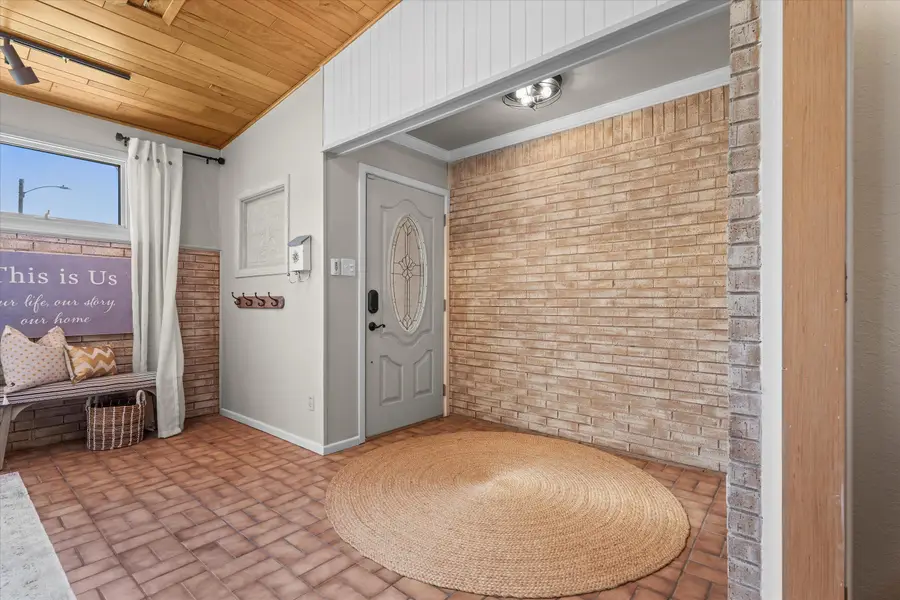 303 Cottonwood Lane, Levelland, TX 79336 - Image #2