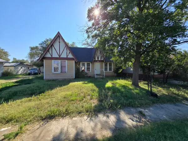 1004 Nassau, Plainview, TX 79072
