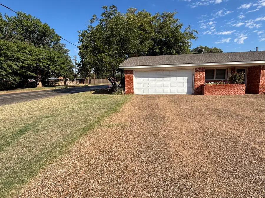 1401 E Tate Street, Brownfield, TX 79316 - Image #3