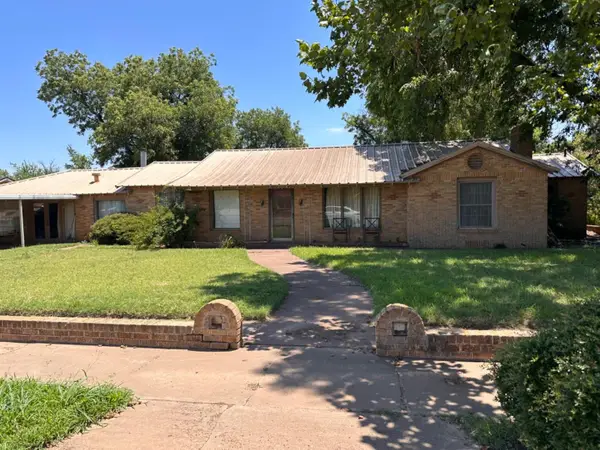 405 S Central Avenue, Knox City, TX 79529