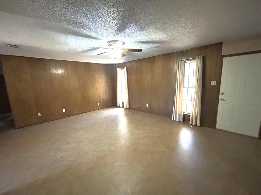 604 N Elgin Avenue, Levelland, TX 79336 - Image #3