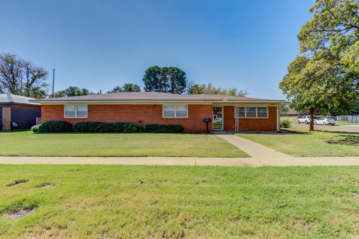 1212 E Broadway Street, Brownfield, TX 79316 - Image #1
