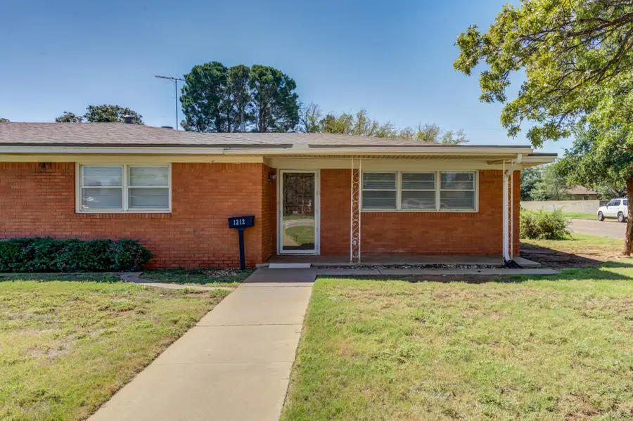 1212 E Broadway Street, Brownfield, TX 79316 - Image #3