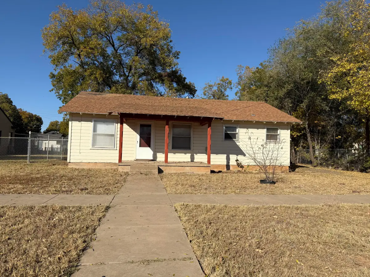 715 W Davis Street, Memphis, TX 79245 - Image #1