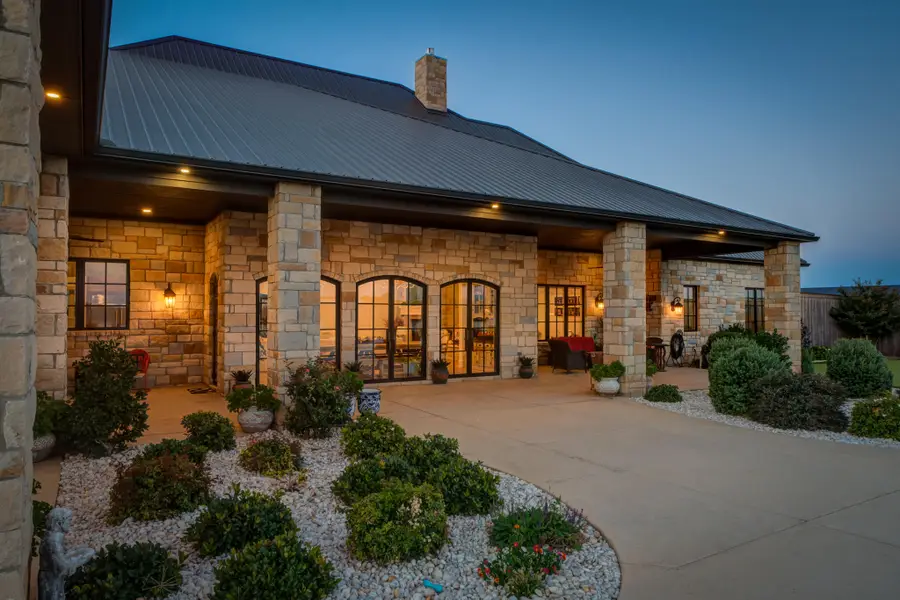 8216 E County Rd 6100, Idalou, TX 79329 - Image #2