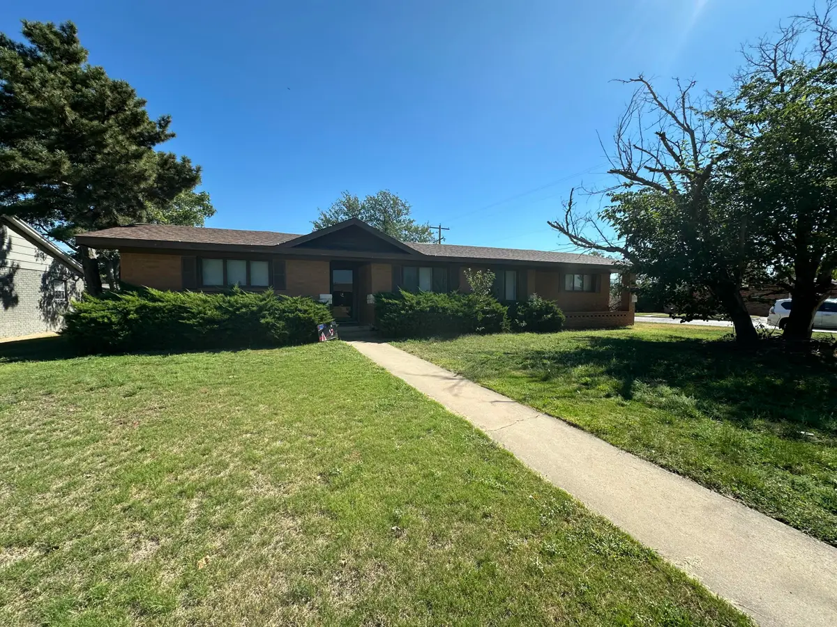 1300 Holliday Street, Plainview, TX 79072 - Image #1