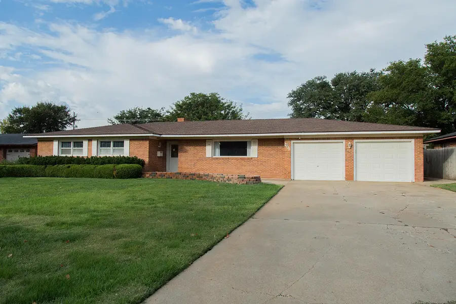 1209 Dallas Street, Plainview, TX 79072 - Image #2