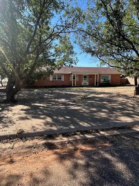806 E Garfield Avenue, Morton, TX 79346 - Image #2