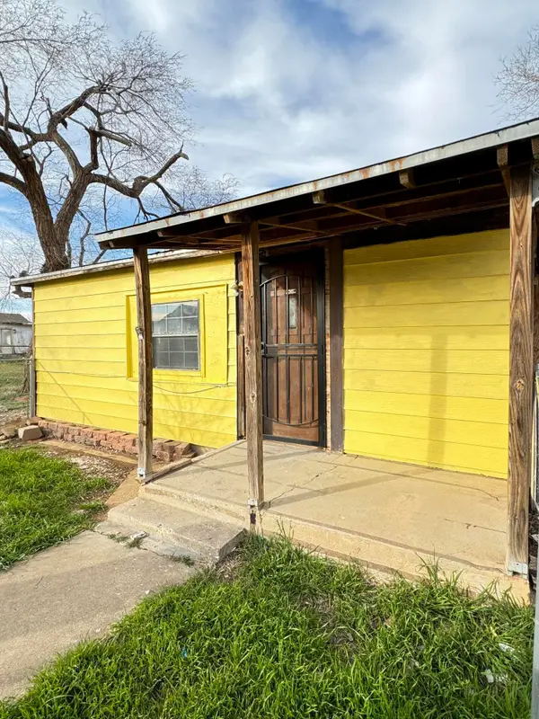 230 E Panhandle Avenue, Slaton, TX 79364