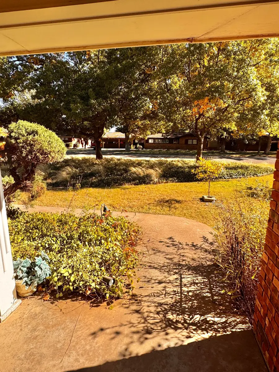 1403 Amarillo Street, Plainview, TX 79072 - Image #2