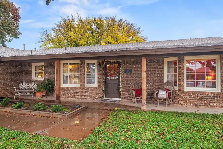 227 Cottonwood Lane, Levelland, TX 79336 - Image #3