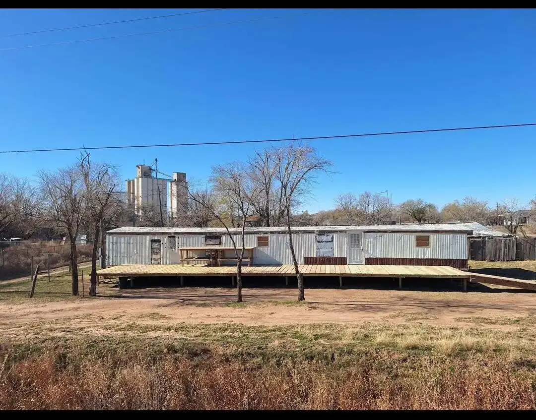 615 E 9th Street, Hale Center, TX 79041 - Image #1