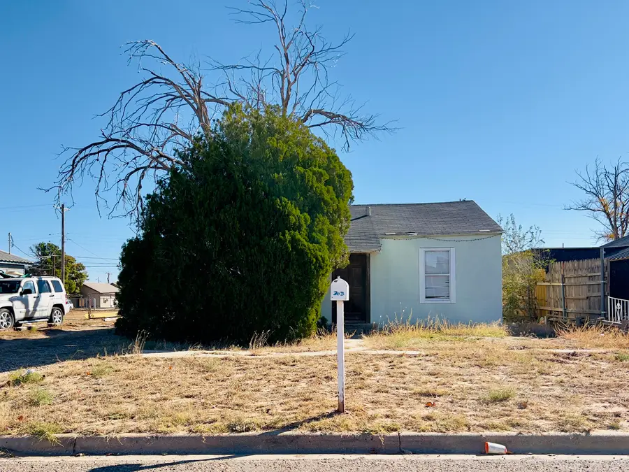303 Ave B, Levelland, TX 79336 - Image #2