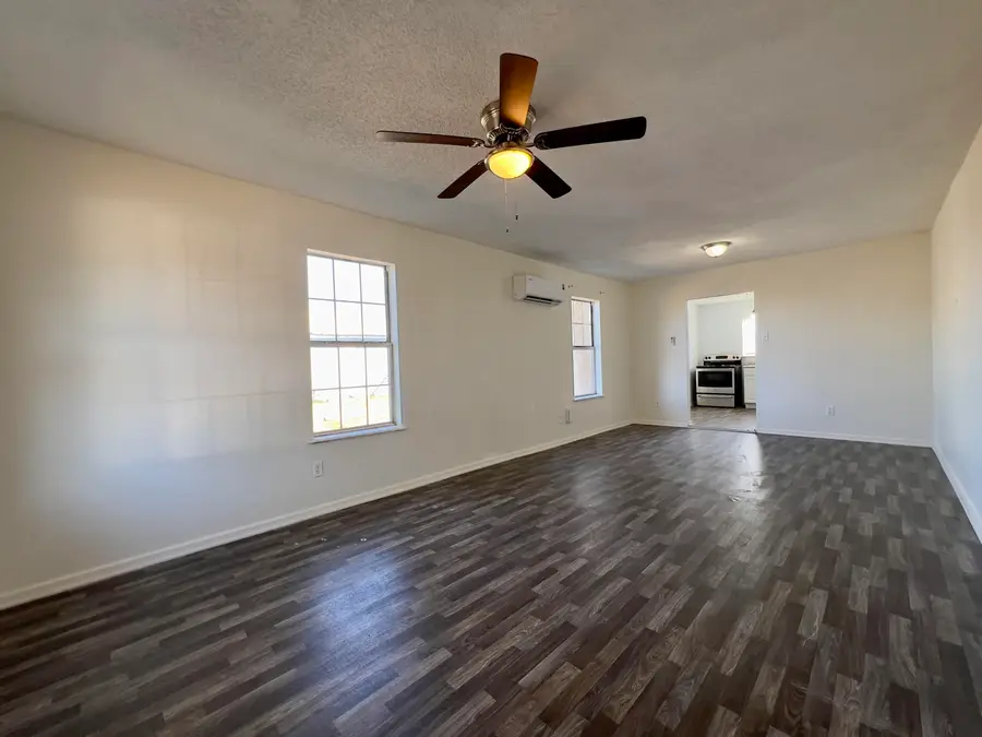 303 Ave B, Levelland, TX 79336 - Image #3