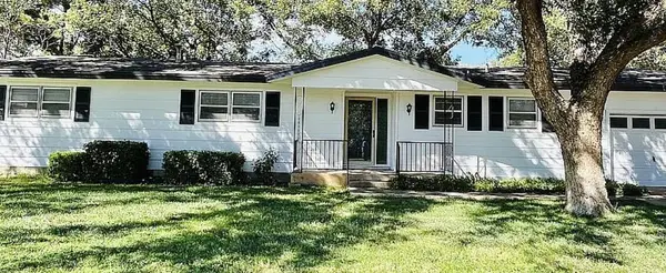 2402 Lockwood Street, Tahoka, TX 79373