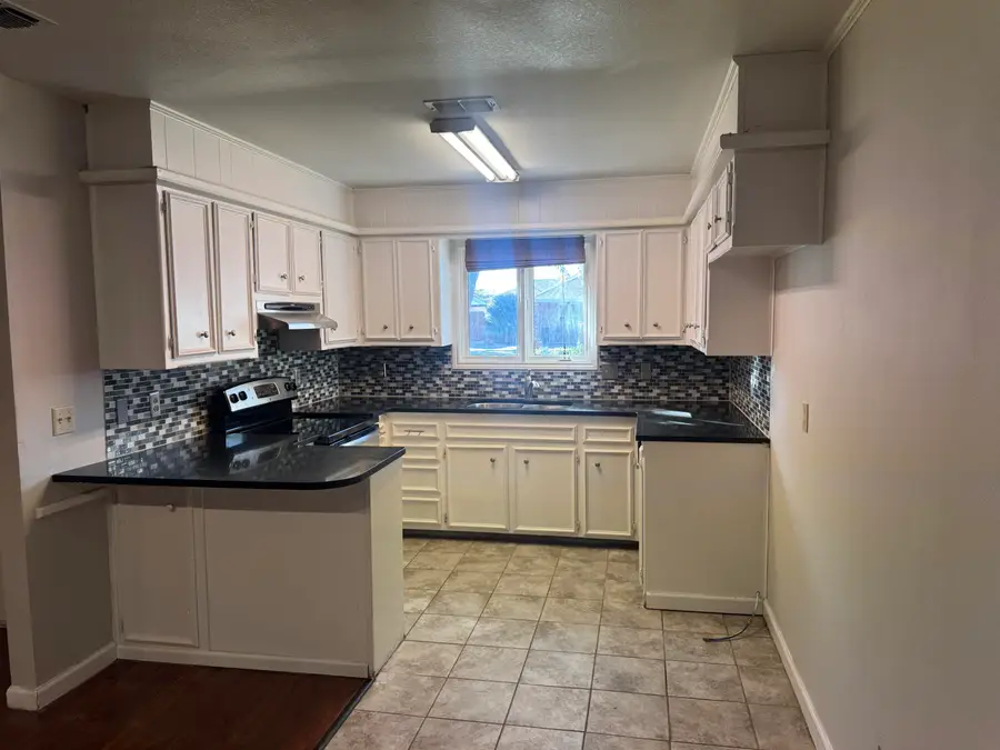 4932 63rd Street, Lubbock, TX 79414 - Image #2