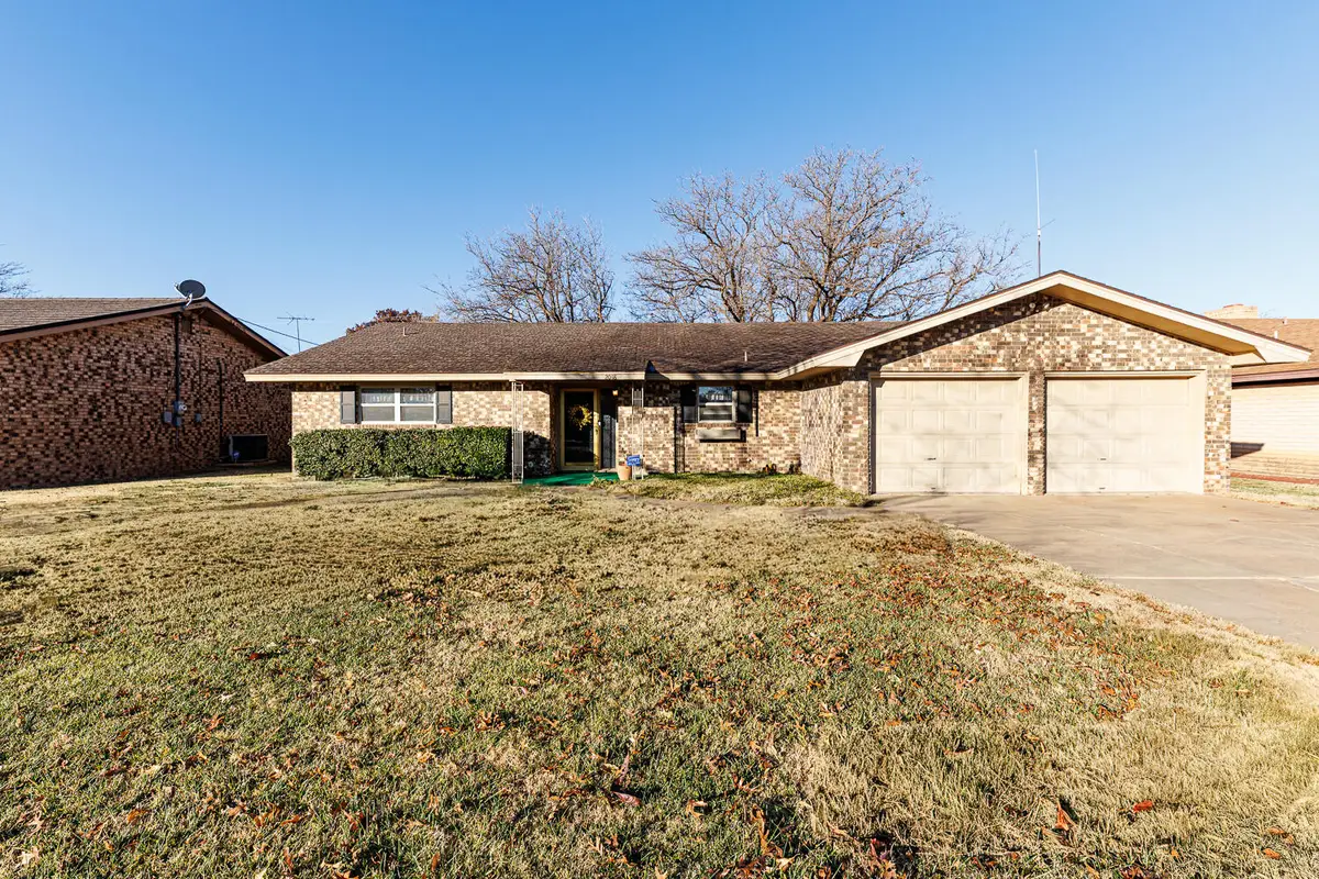 2018 Rice Drive, Levelland, TX 79336 - Image #1
