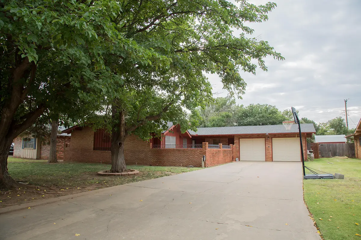 1311 Holiday Drive, Plainview, TX 79072 - Image #1