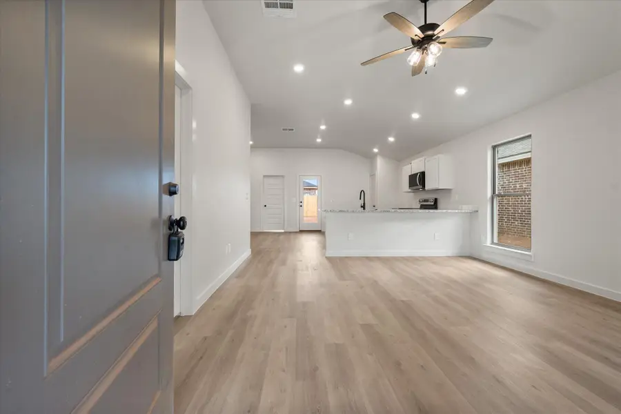 2406 Aberdeen Avenue, Wolfforth, TX 79382 - Image #2