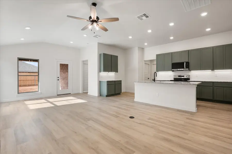 2407 Aberdeen Avenue, Wolfforth, TX 79382 - Image #3