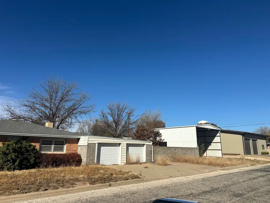 600 SW Avenue J, Seminole, TX 79360 - #2