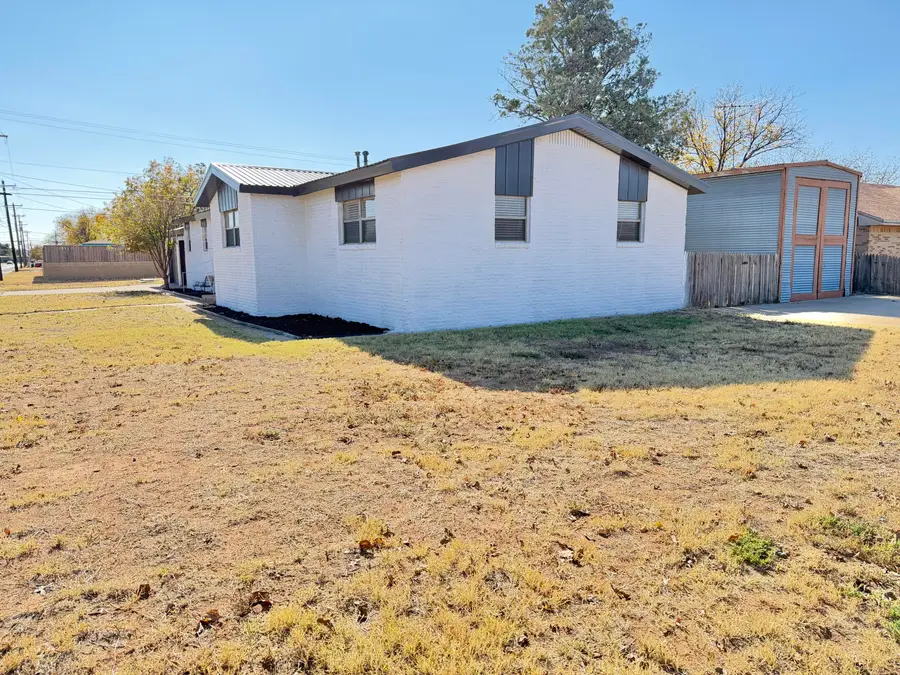 509 N Ballard Street, Brownfield, TX 79316 - Image #2