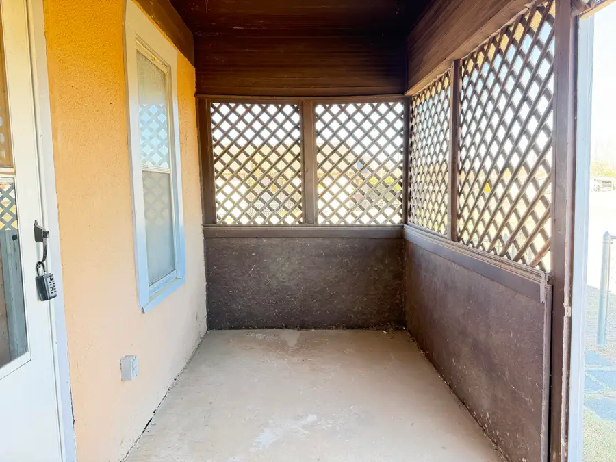 215 S 3rd Street, Slaton, TX 79364 - Image #3