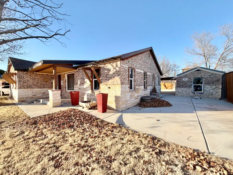 209 E 15th Street, Littlefield, TX 79339 - Image #2