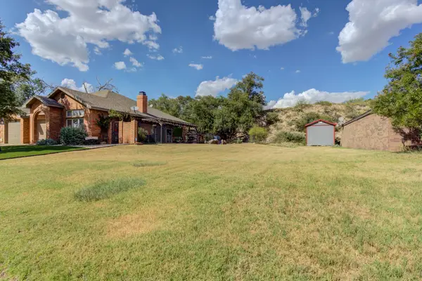 28 W Lakeshore Drive, Ransom Canyon, TX 79366