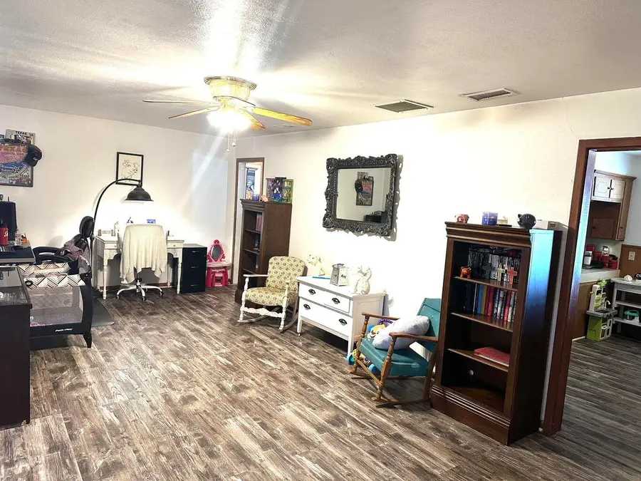 1409 Floydada Street, Plainview, TX 79072 - Image #2