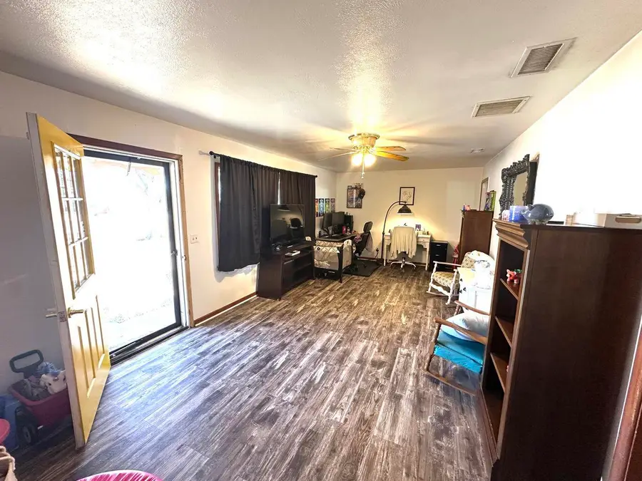 1409 Floydada Street, Plainview, TX 79072 - Image #3