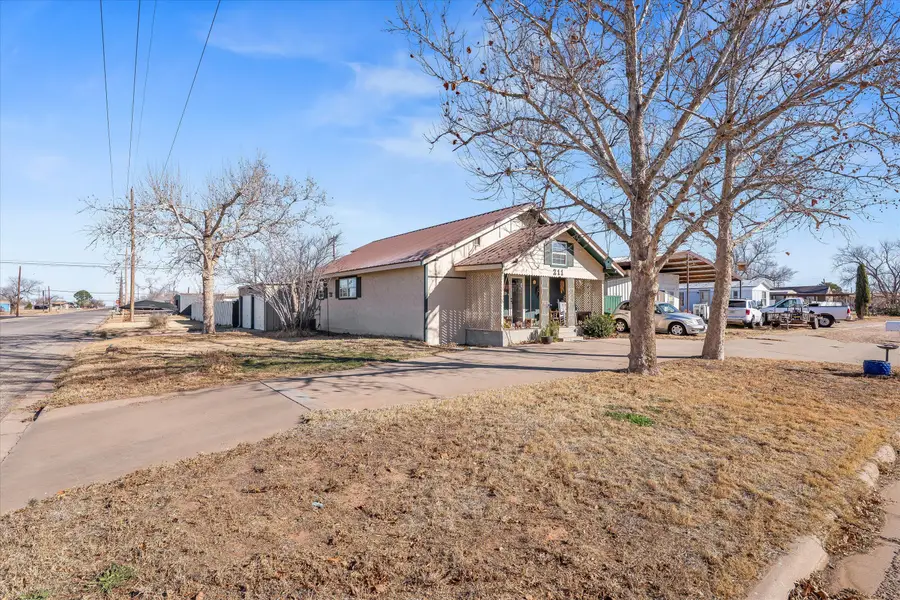 211 8th Street, Levelland, TX 79336 - #2
