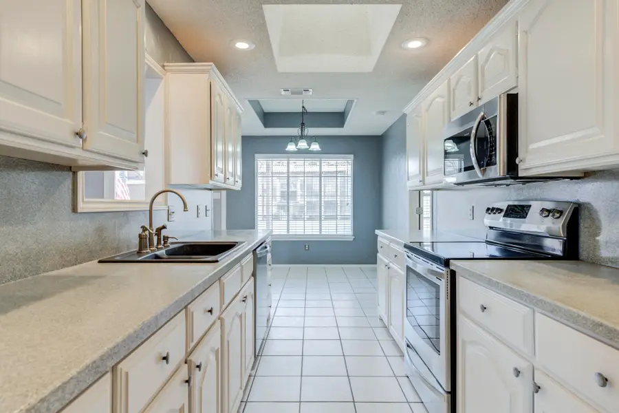 6608 Brentwood Avenue, Lubbock, TX 79424 - #3