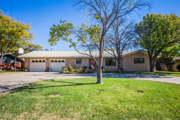 1208 Dallas Street, Plainview, TX 79072