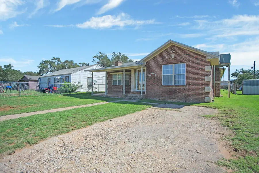 906 N 3rd Street, Brownfield, TX 79316 - #2