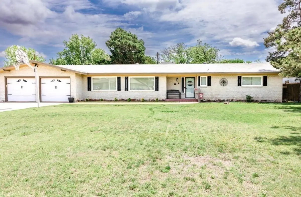 1106 Amarillo Street, Plainview, TX 79072 - #1