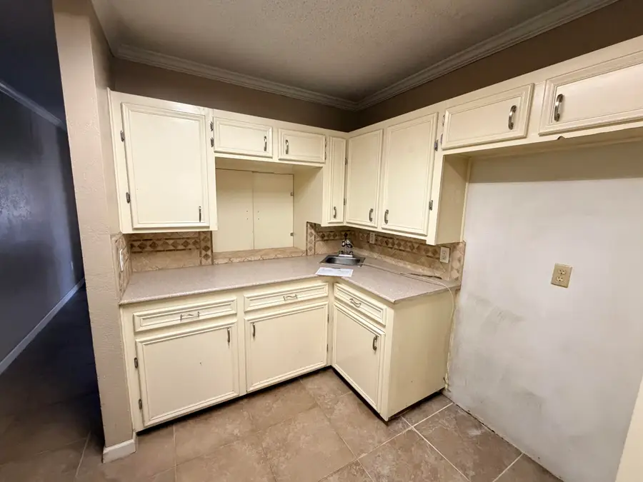 1315 E Hester Street, Brownfield, TX 79316 - #3