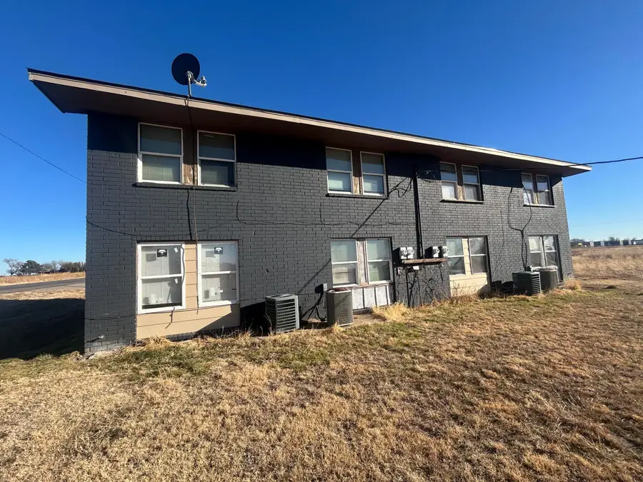 100 Pecos Place, Plainview, TX 79072 - #2