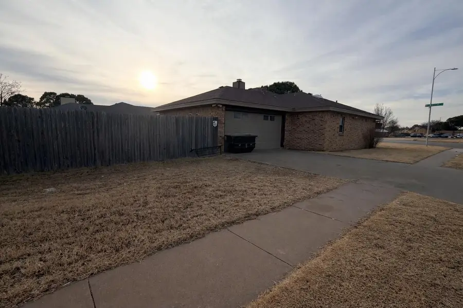316 N Essex Drive, Lubbock, TX 79416 - #2