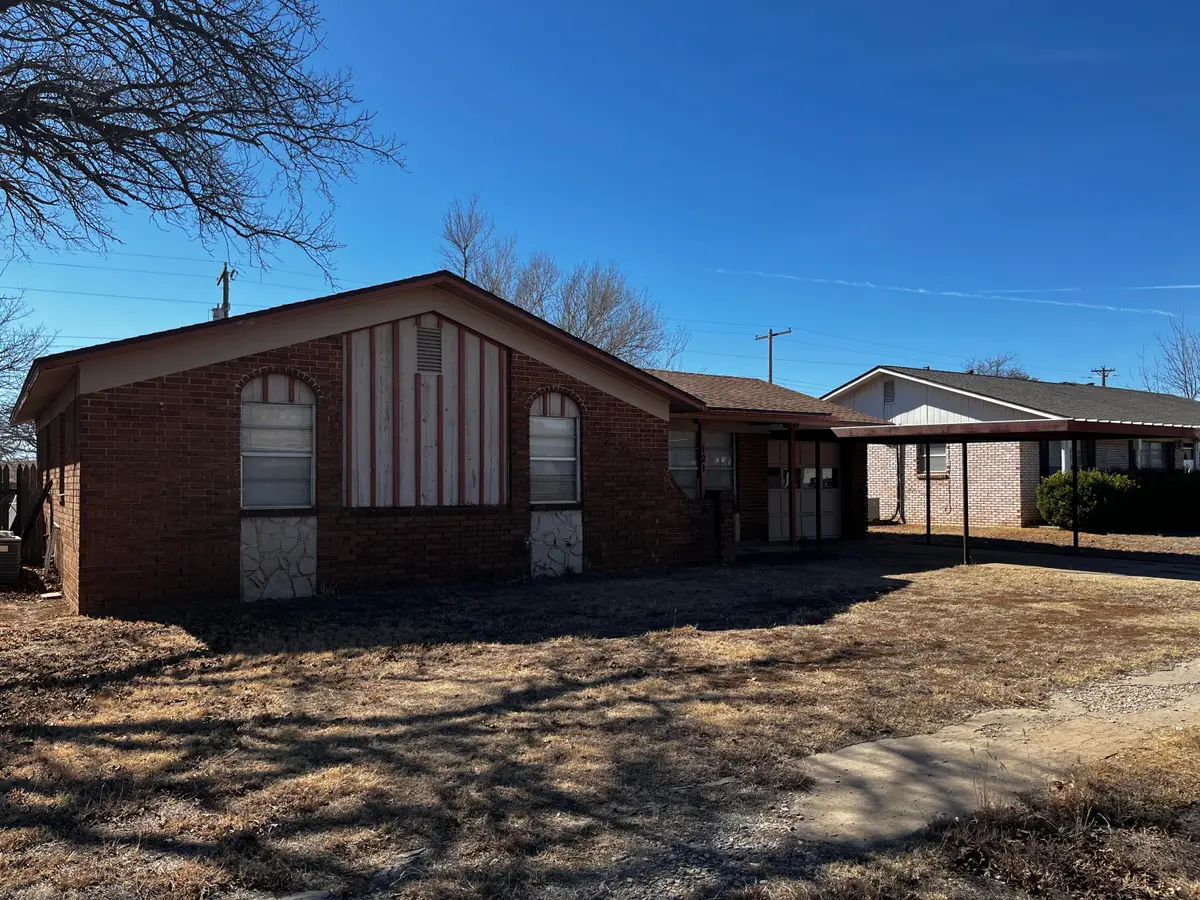121 J B Avenue, Floydada, TX 79235 - #1