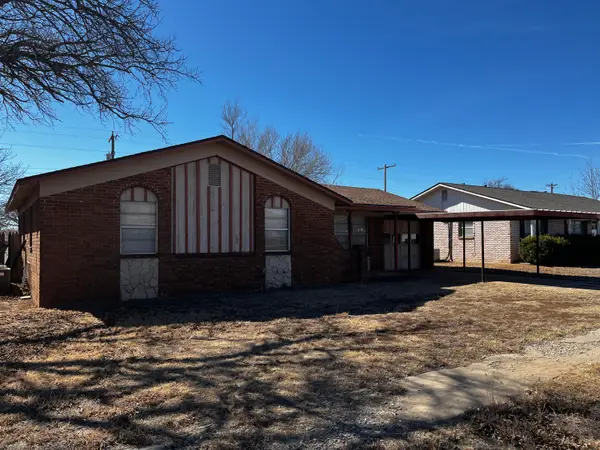 121 J B Avenue, Floydada, TX 79235