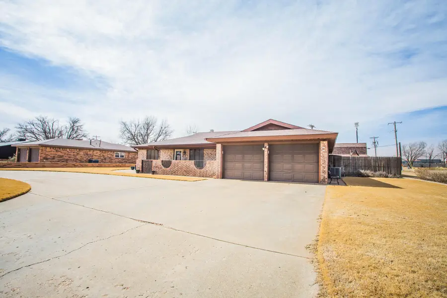 705 S 22nd Street, Slaton, TX 79364 - #2