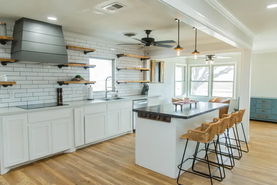 930 Sun Road, Plainview, TX 79072 - #2