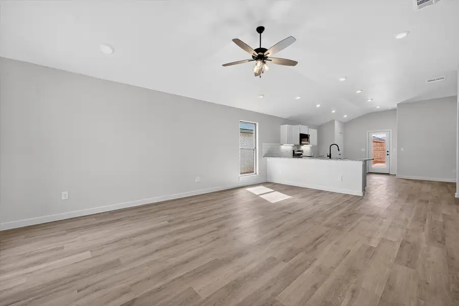 2419 Aberdeen Avenue, Wolfforth, TX 79382 - #3