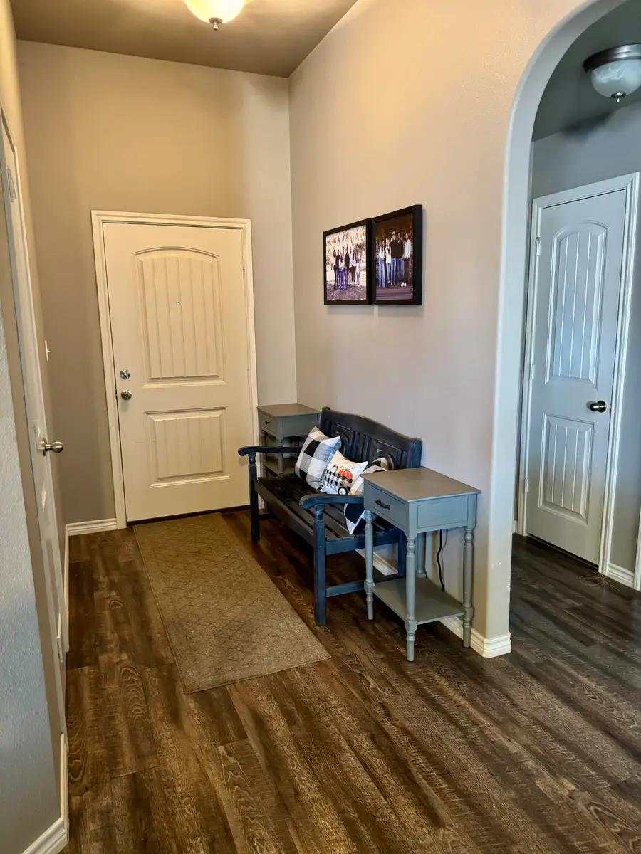 1207 N Vale Avenue, Lubbock, TX 79416 - #3