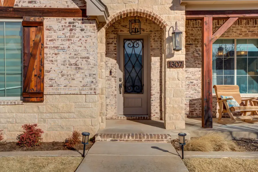 1307 Buckingham Avenue, Wolfforth, TX 79382 - #3