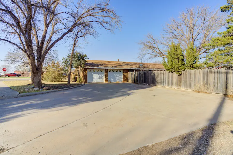 509 18th Street, Seagraves, TX 79359 - #2