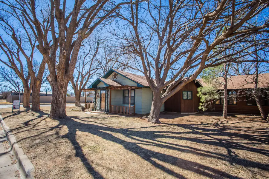 312 Avenue D, Olton, TX 79064 - #2