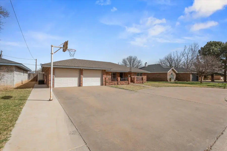 308 W 6th Street, Sundown, TX 79372 - #2