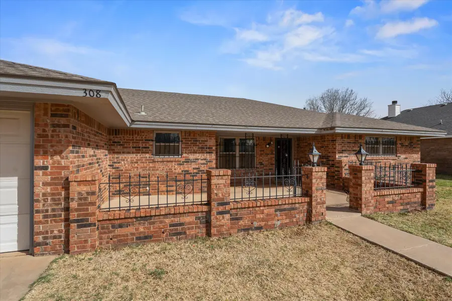 308 W 6th Street, Sundown, TX 79372 - #3